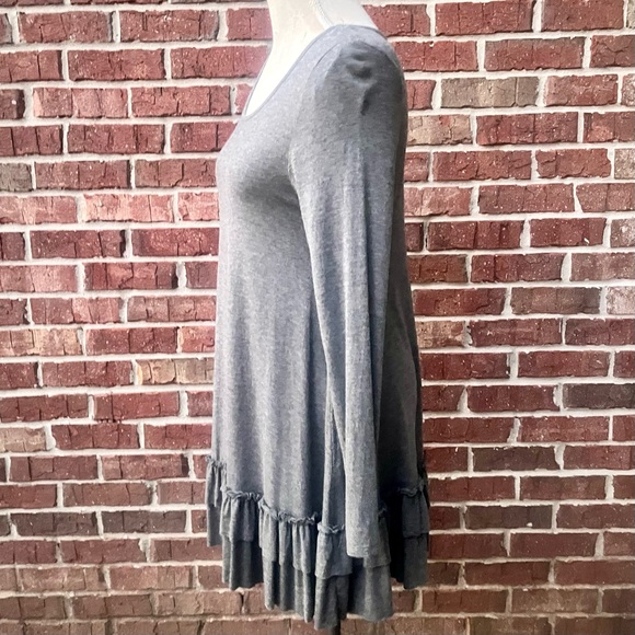 Easel Gray Casual Ruffle Hemline Top; Size Small - Picture 5 of 8